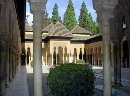 Alhambra de Granada, patio de los leones (España)